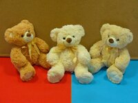 Miś siedzący średni z kokardą 3 kolory 095176